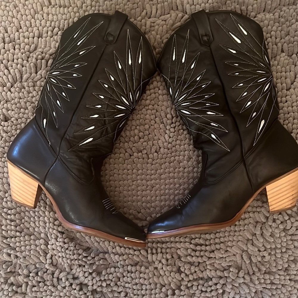 DINGO Silver Inlay Boots, starburst pattern, Excellent condition